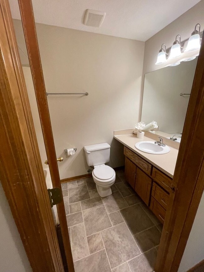 Building Photo - 3413 Scott Dr