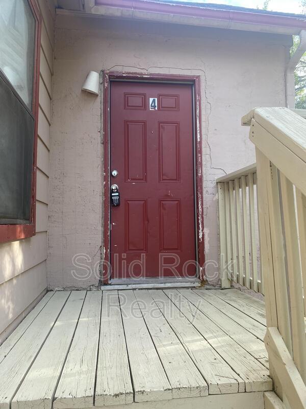 Foto del edificio - 714 E 3rd St