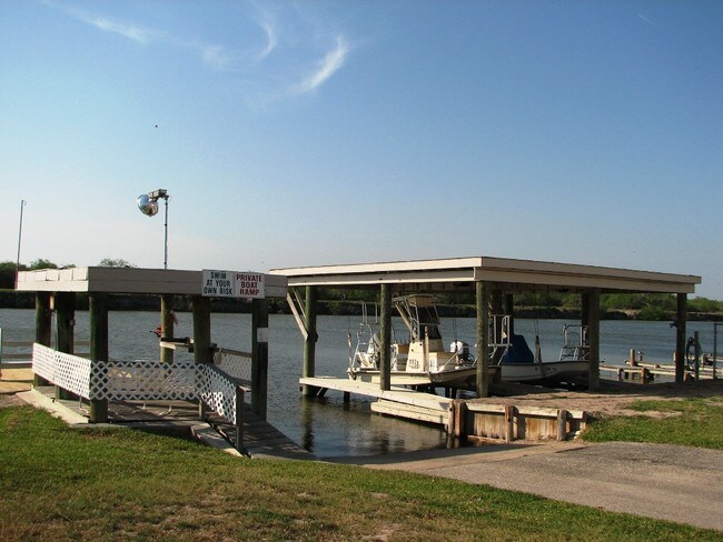 Muelle - 36165 Marshall Hutts Rd