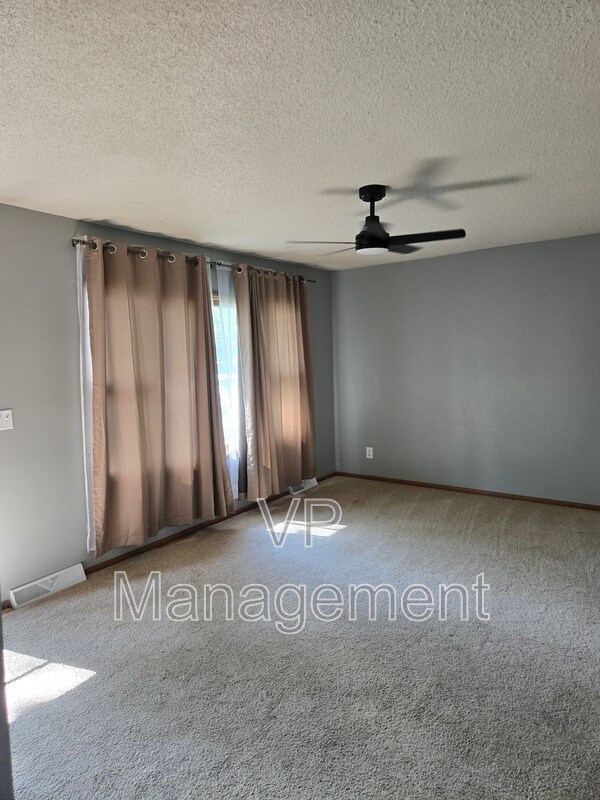 Foto del edificio - 3433 Somerset Dr