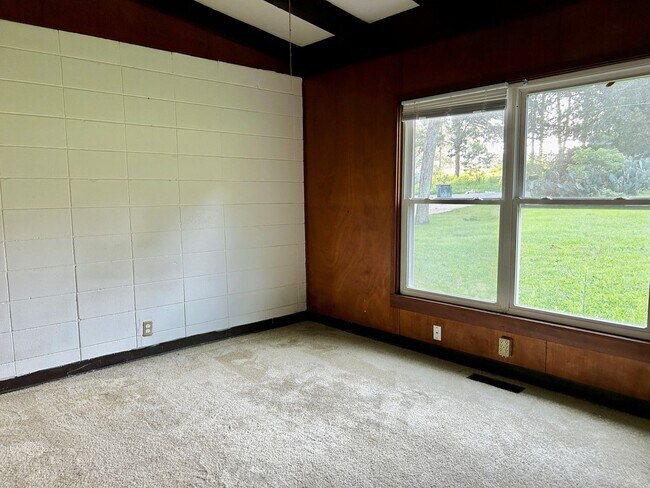 Foto del edificio - 4 Bedroom Home Featuring Vaulted Ceilings