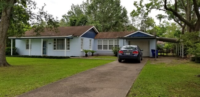 Building Photo - 2629 Dowling Ave