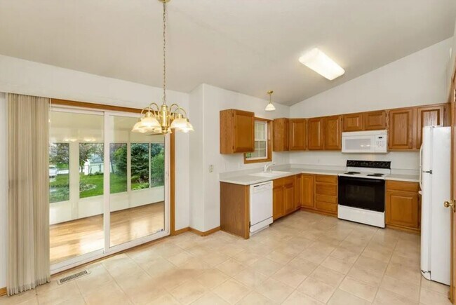 Foto del edificio - 2412 Emma Ave