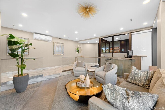 Foto del edificio - 141 Great Neck Rd