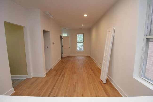 Building Photo - 1544 N Bosworth Ave