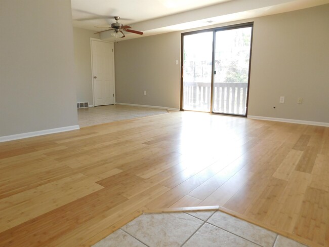 Foto del edificio - 6172 Library Rd