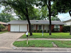 Building Photo - 3020 Norwood Ln