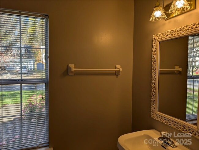 Foto del edificio - 160 Stone Ridge Ln