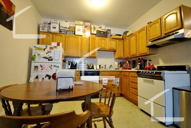 Foto del edificio - 170 Winthrop Rd