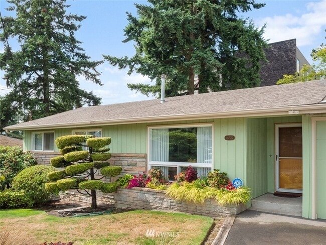 Foto del edificio - Charming 3-Bedroom Home with Fresh Updates