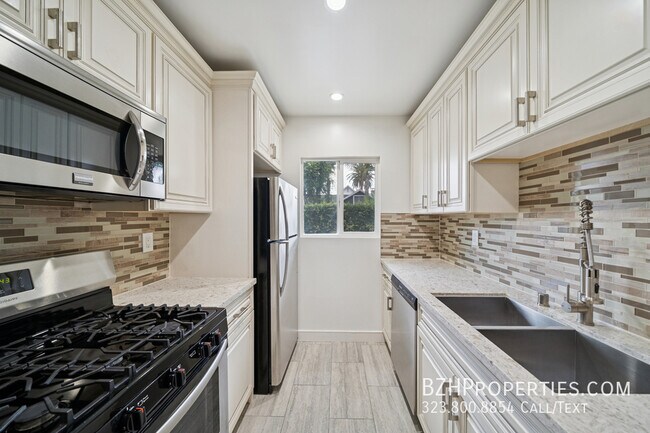 Foto del edificio - 7571 Willoughby Ave