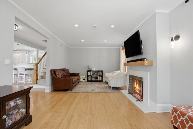 Building Photo - 822 S Chester Ave