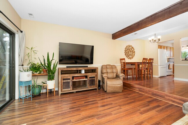 Building Photo - 3819 Overland Dr