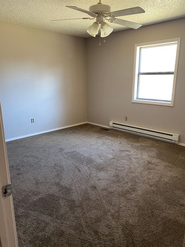 Foto del edificio - 3 bedroom/1 bathroom house
