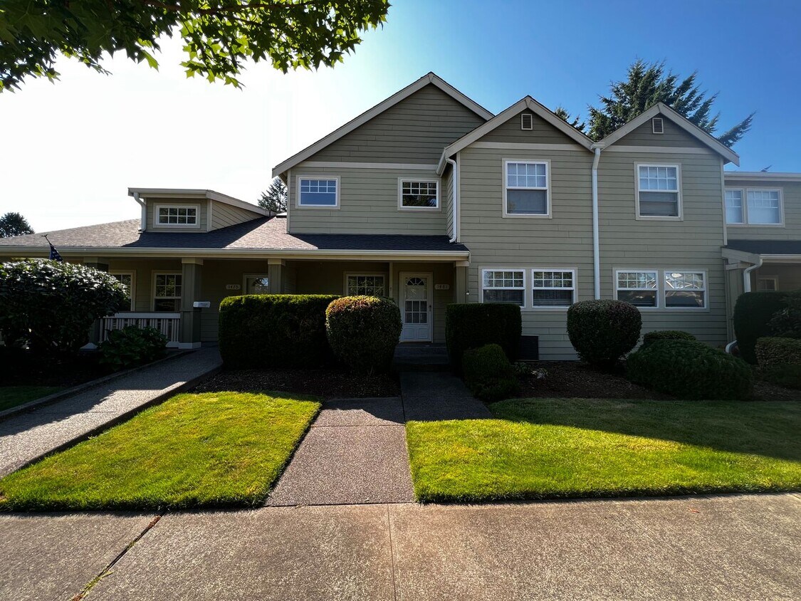 Foto principal - DuPont, 2 bedroom, 2 bath condo with A/C