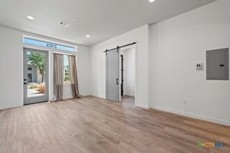 Building Photo - 1208 N Academy Ave