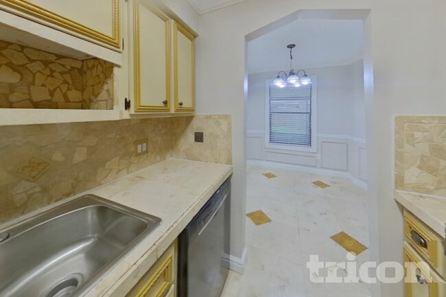 Foto del edificio - 4324 Queensway Dr