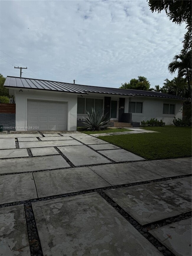 Foto del edificio - 675 NE 93rd St
