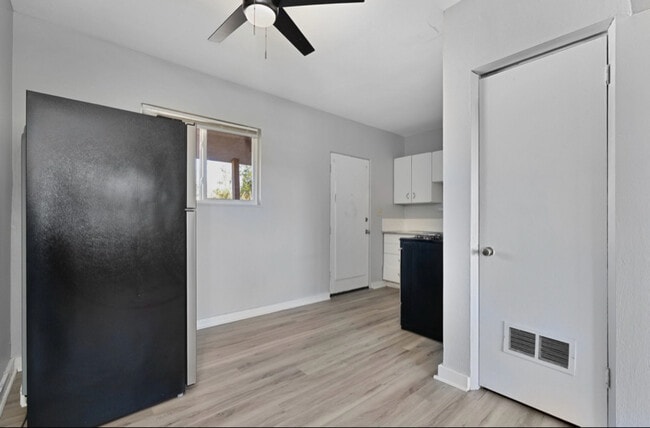Foto del edificio - 474 1/2 E Norwich Ave