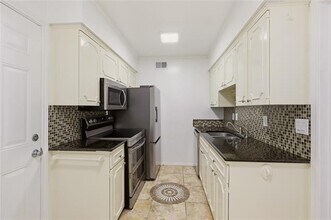 Building Photo - 7937 Royal Ln