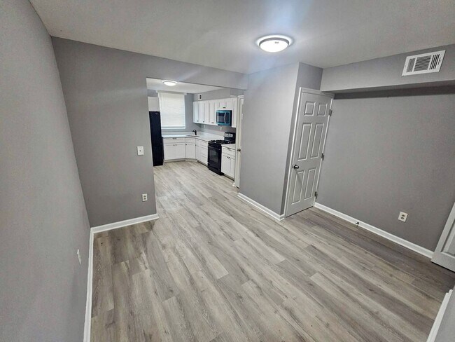 Foto del edificio - 1341 Glyndon Ave