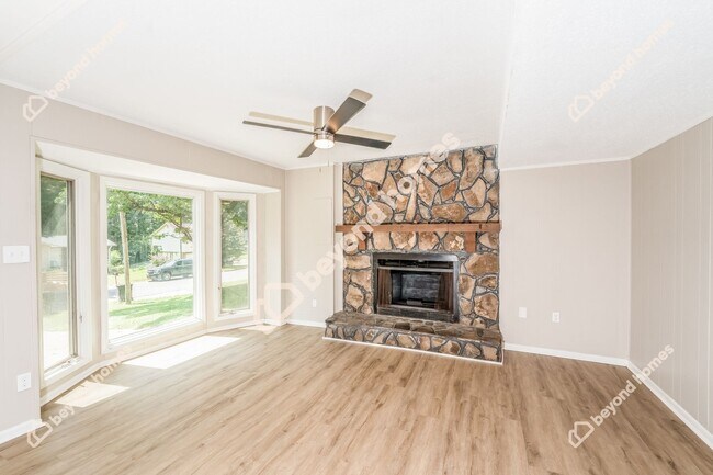 Foto del edificio - Beautiful 3 bedroom / 2 bath home ready fo...