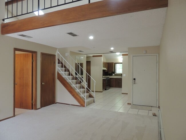 Building Photo - 636 Horizon Dr