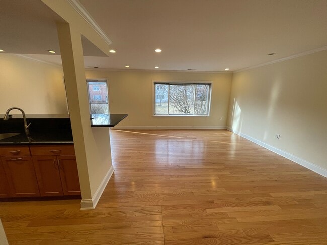 Building Photo - 302 Paine Ct