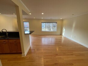 Building Photo - 302 Paine Ct