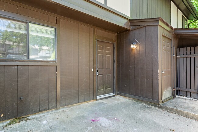 Foto del edificio - 4249 Lake Ridge Dr