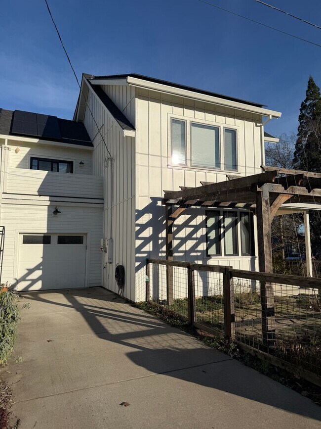 Foto del edificio - 3Bed/2.5 Bath Townhouse In Woodstock Neighborhood