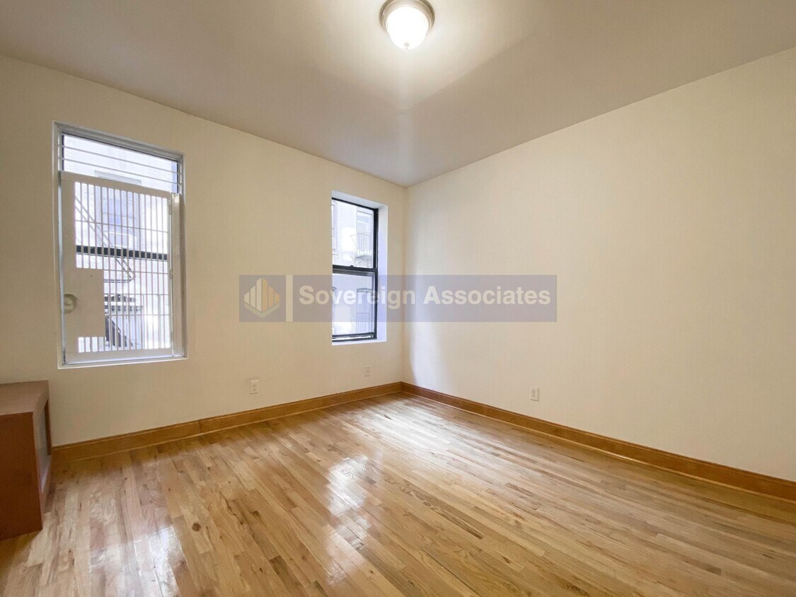 Foto principal - 64 West 108th Street