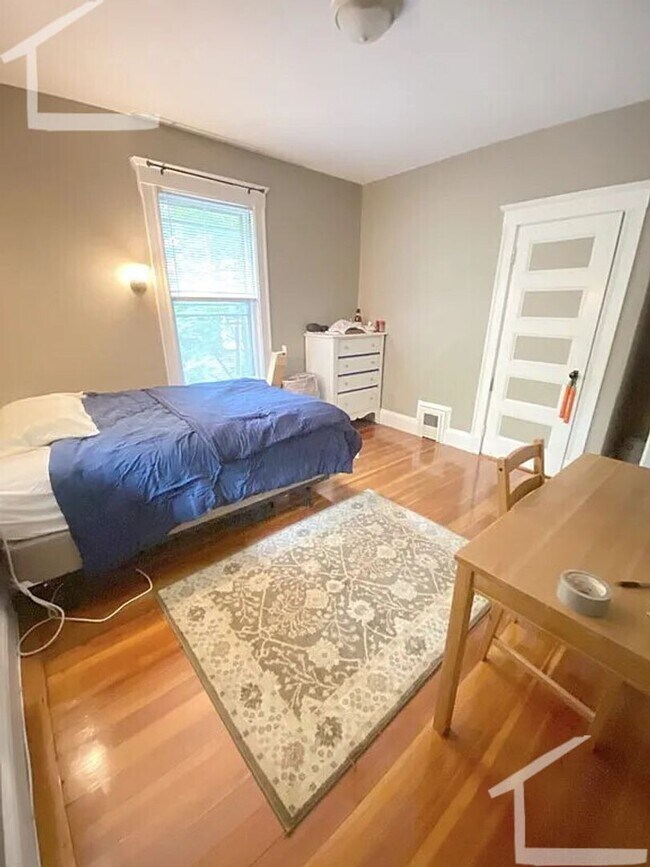 Photo - MASSIVE 3 bed 1 bath in Allston.... House