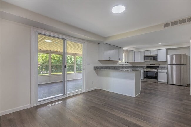 Foto del edificio - 6221 Longford Rd
