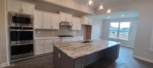 Building Photo - 411 Ruskin Lp