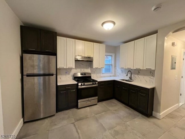 Building Photo - 44 Clifford St