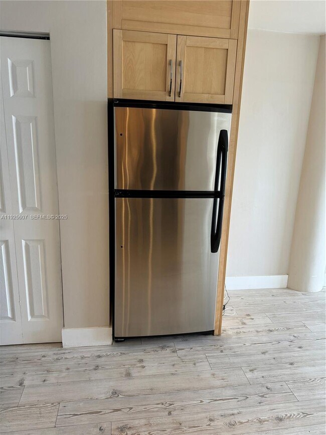 Foto del edificio - 7904 West Dr