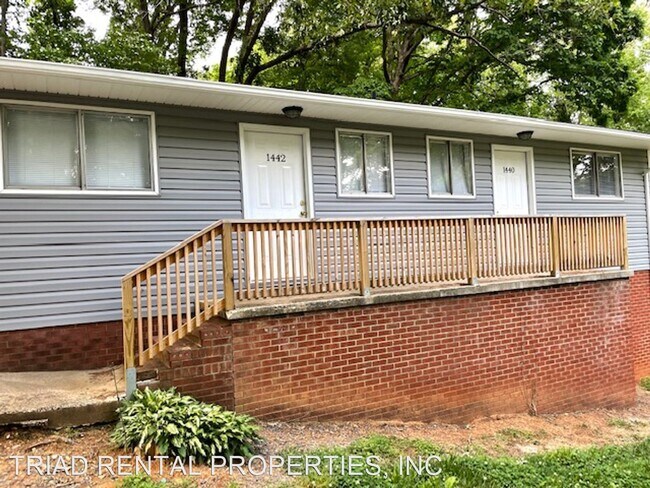 Foto del edificio - 3 br, 1 bath House - 1440 ROLLING ROAD APT-#4