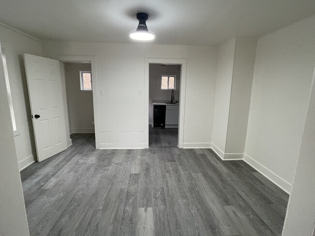 Building Photo - 2042 Laketon Rd