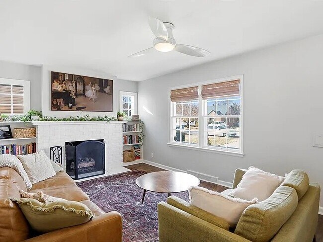 Foto del edificio - 5873 Kingsley Dr