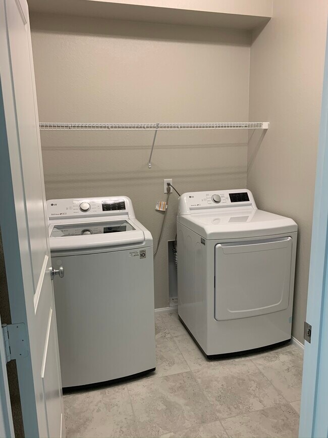 3195 McKenna Dawn Ave, Henderson, NV 89044 Townhome Rentals in