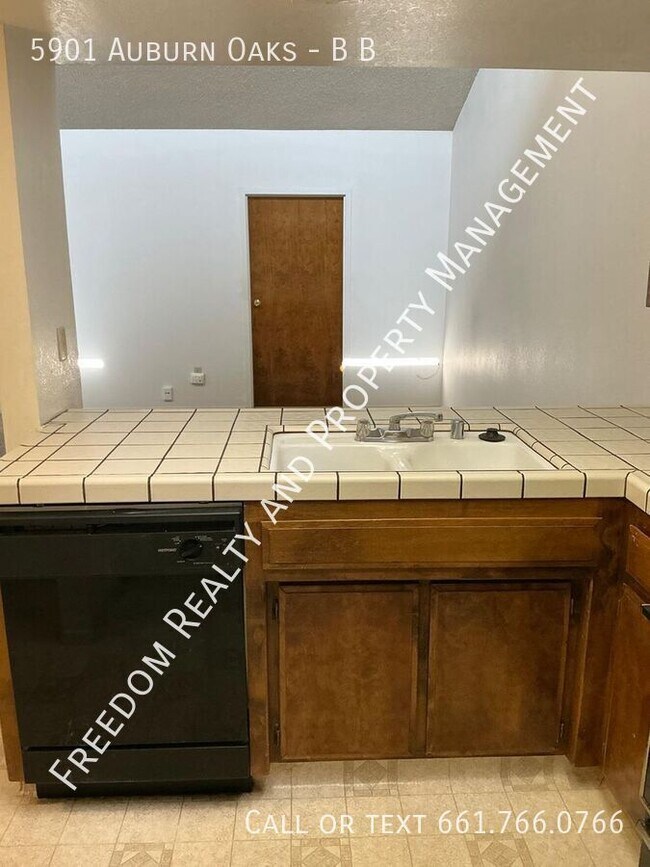 Foto del edificio - 5901 Auburn Oaks Dr