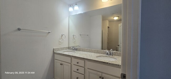 Building Photo - 1871 Pointe Dr