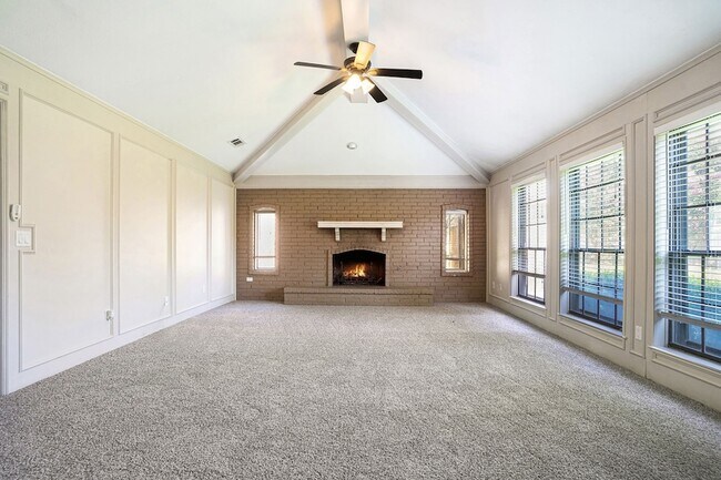 Building Photo - 802 Pebblebrook Dr