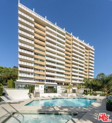 Building Photo - 8787 Shoreham Dr