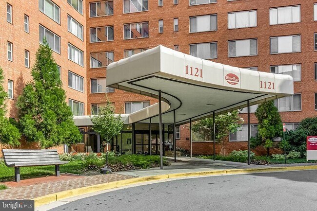Foto del edificio - 1121 Arlington Blvd
