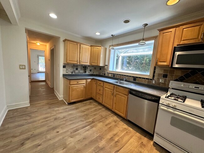 Foto del edificio - 212 Jackson Ave