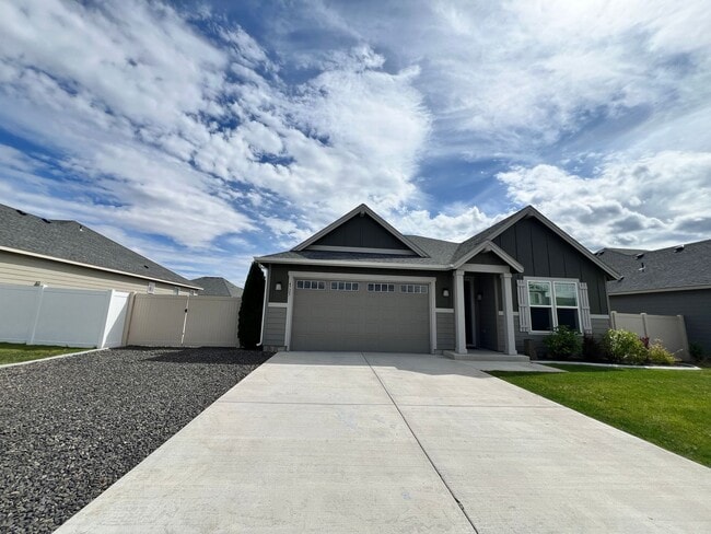 Building Photo - Newer Construction Home in Mae Valley!