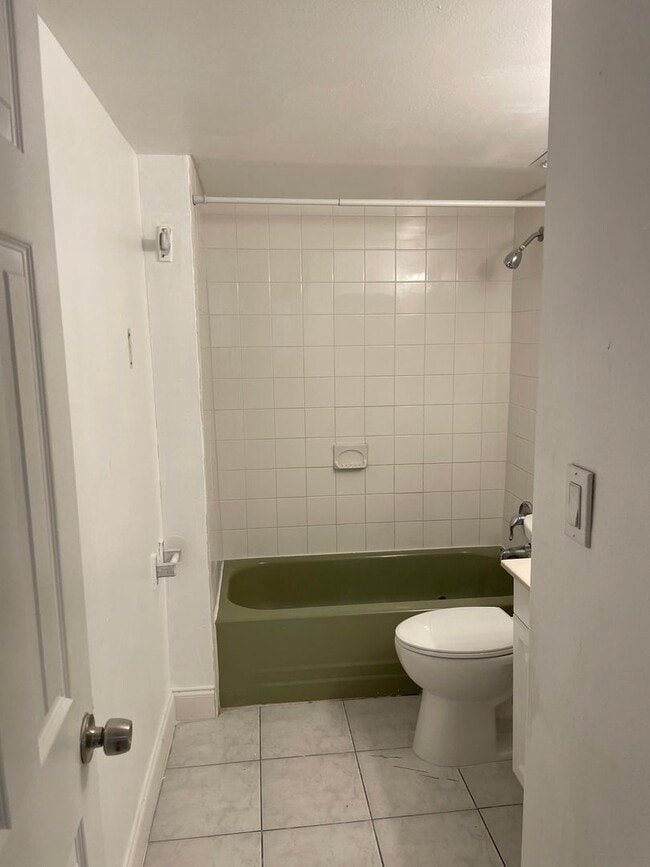 Foto del edificio - 3Bed 2 Baths - Spacious Condominium