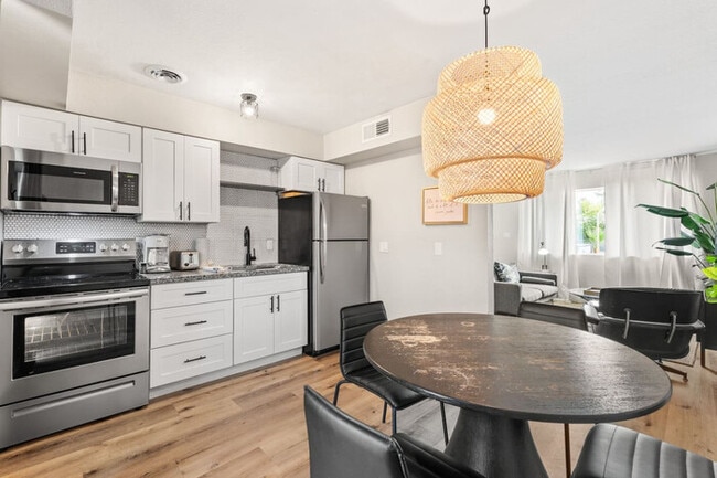 Building Photo - Fashion Square Apt3|SWVillage|Scottsdale|8...
